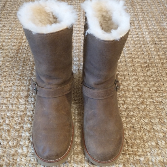 UGG Boots - Picture 3 of 7